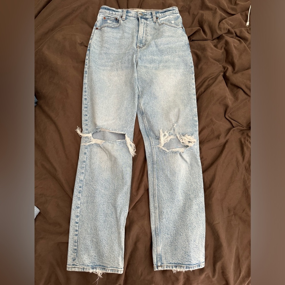 Abercrombie 90’s Straight Ultra High Rise Jean
